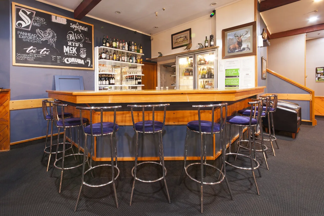 Lakeland Hotel Taupo — rooms and atmosphere