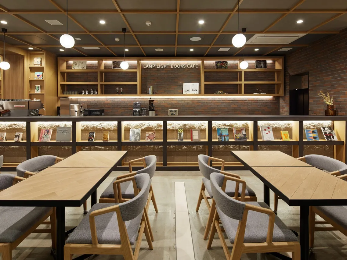 LAMP LIGHT BOOKS HOTEL Sapporo — rooms and atmosphere