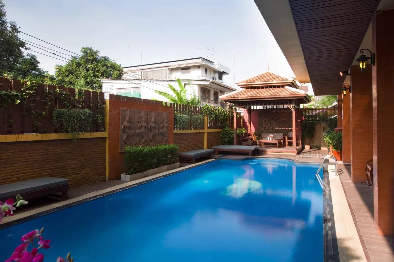 Lamphu Tree House Boutique Hotel — rooms and atmosphere
