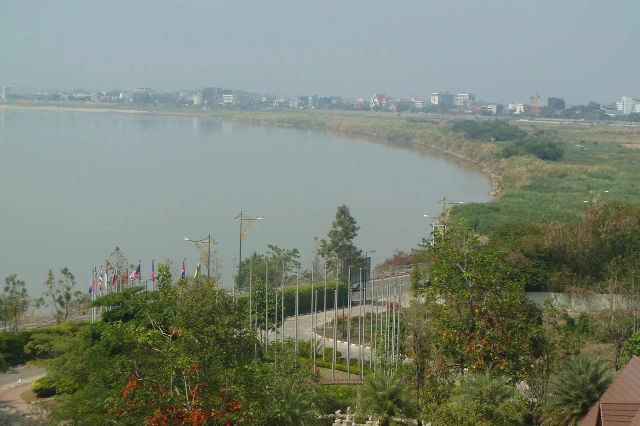 Landmark Mekong Riverside Hotel — rooms and atmosphere