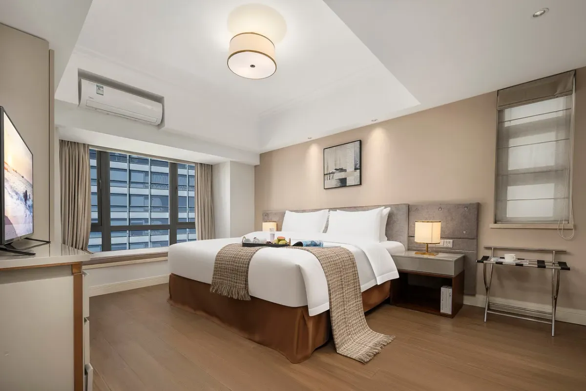 Tianfu Square Serviced Suites by Lanson Place — rooms and atmosphere
