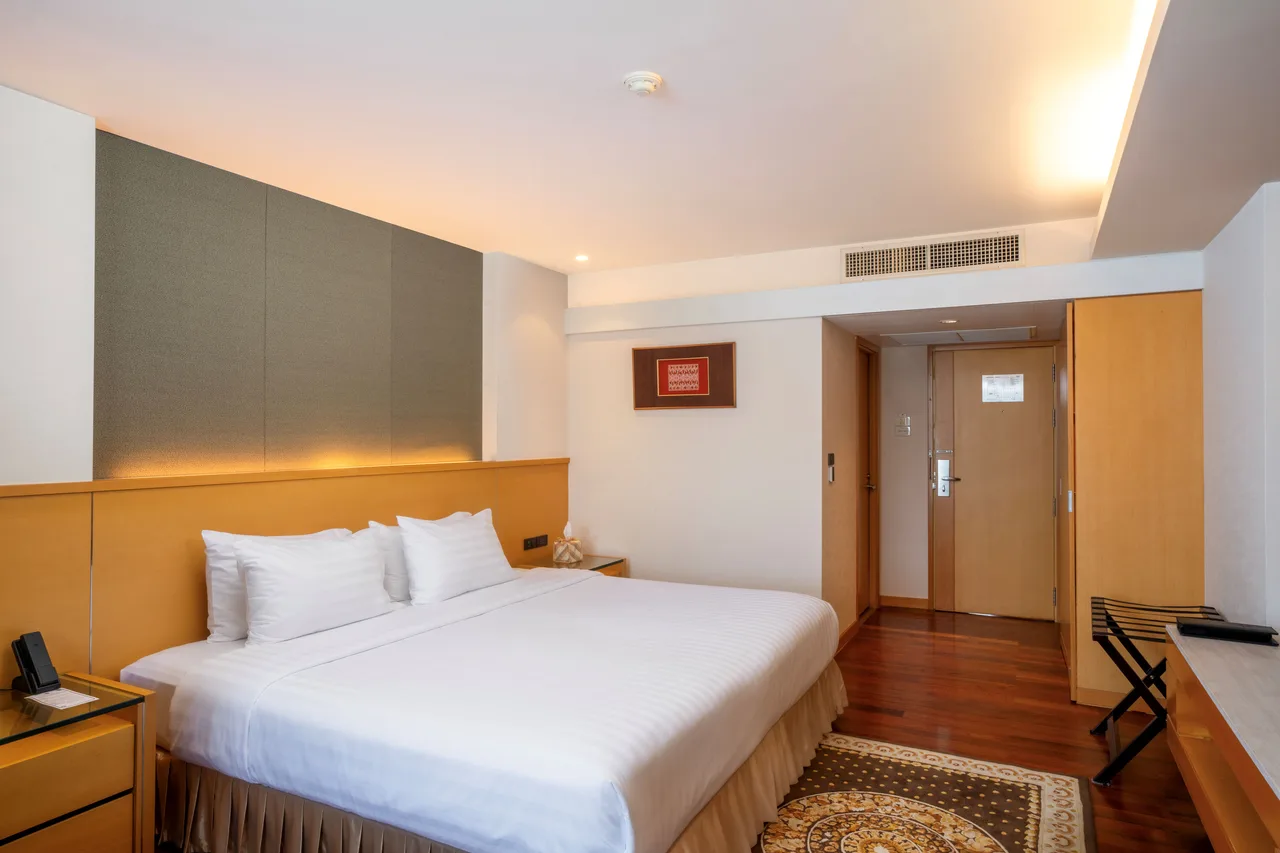 Lao Plaza Hotel — rooms and atmosphere