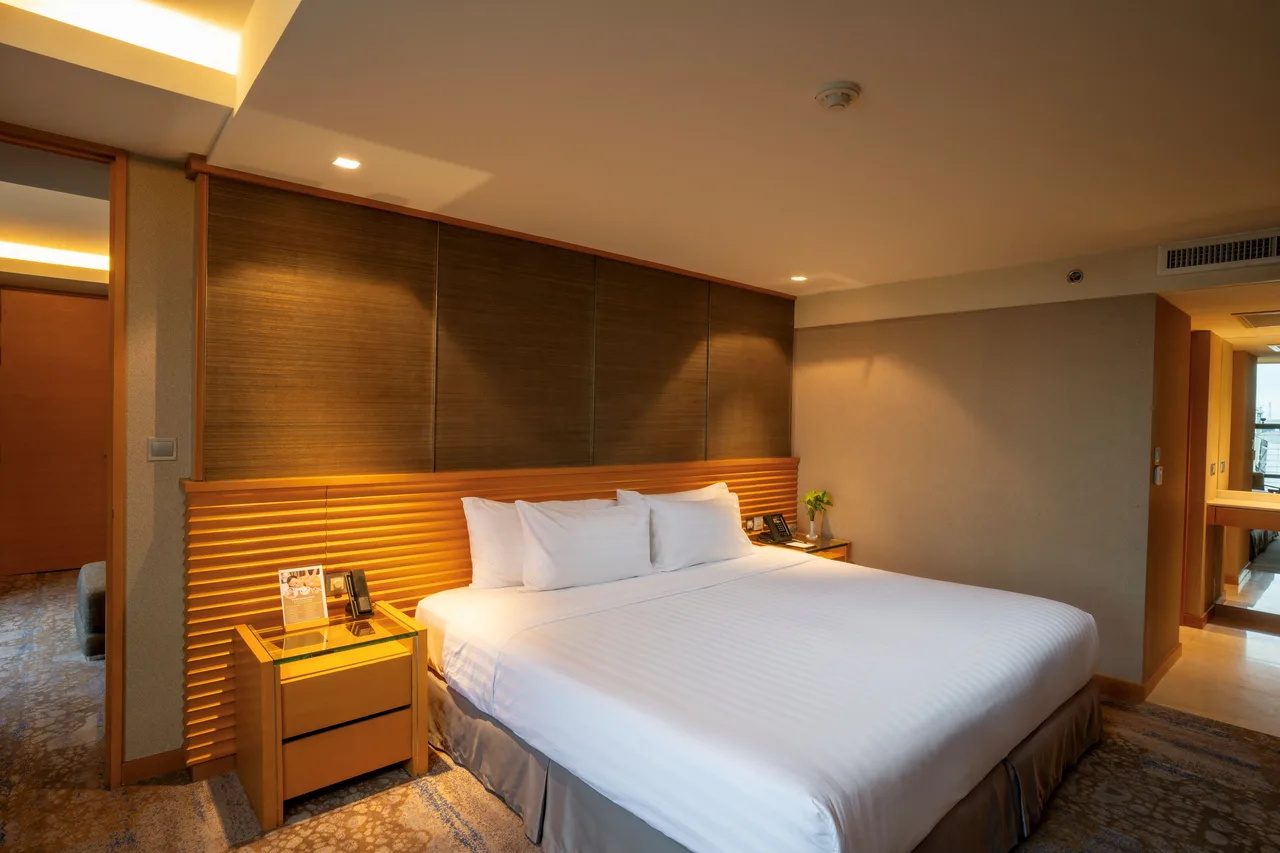 Lao Plaza Hotel — rooms and atmosphere