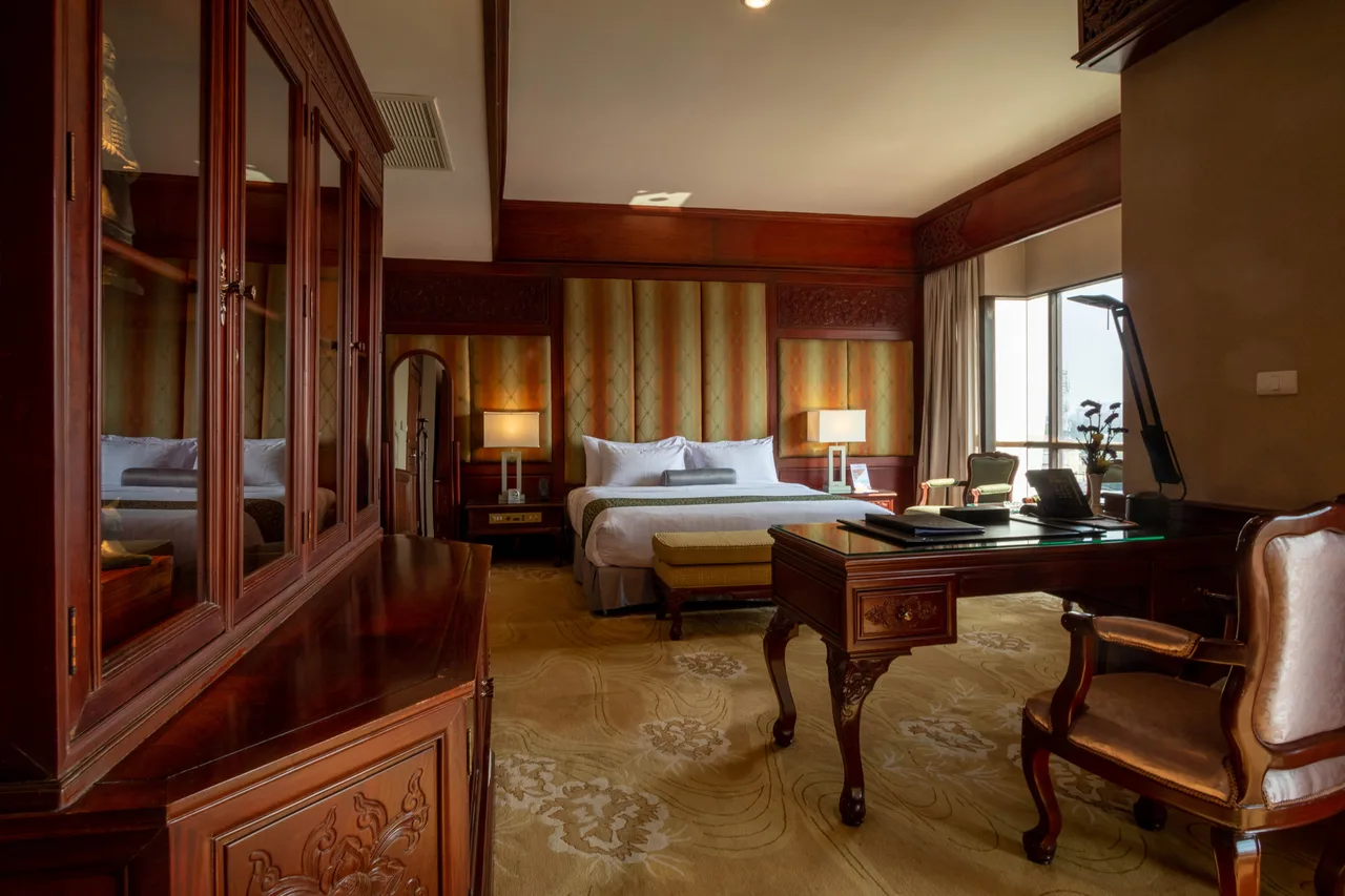 Lao Plaza Hotel — rooms and atmosphere