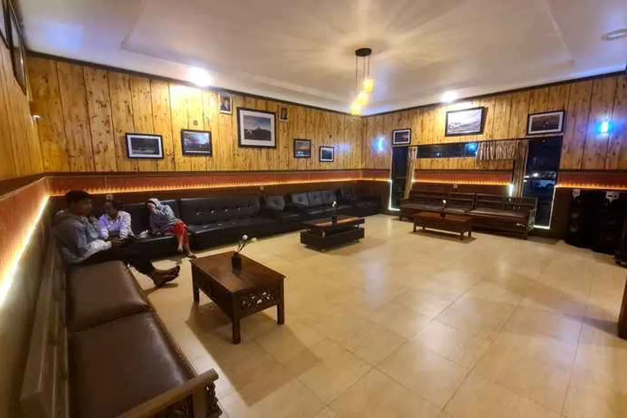 Lava View Lodge — rooms and atmosphere