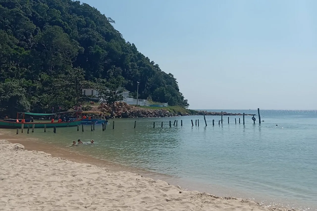 Lazy Beach — rooms and atmosphere