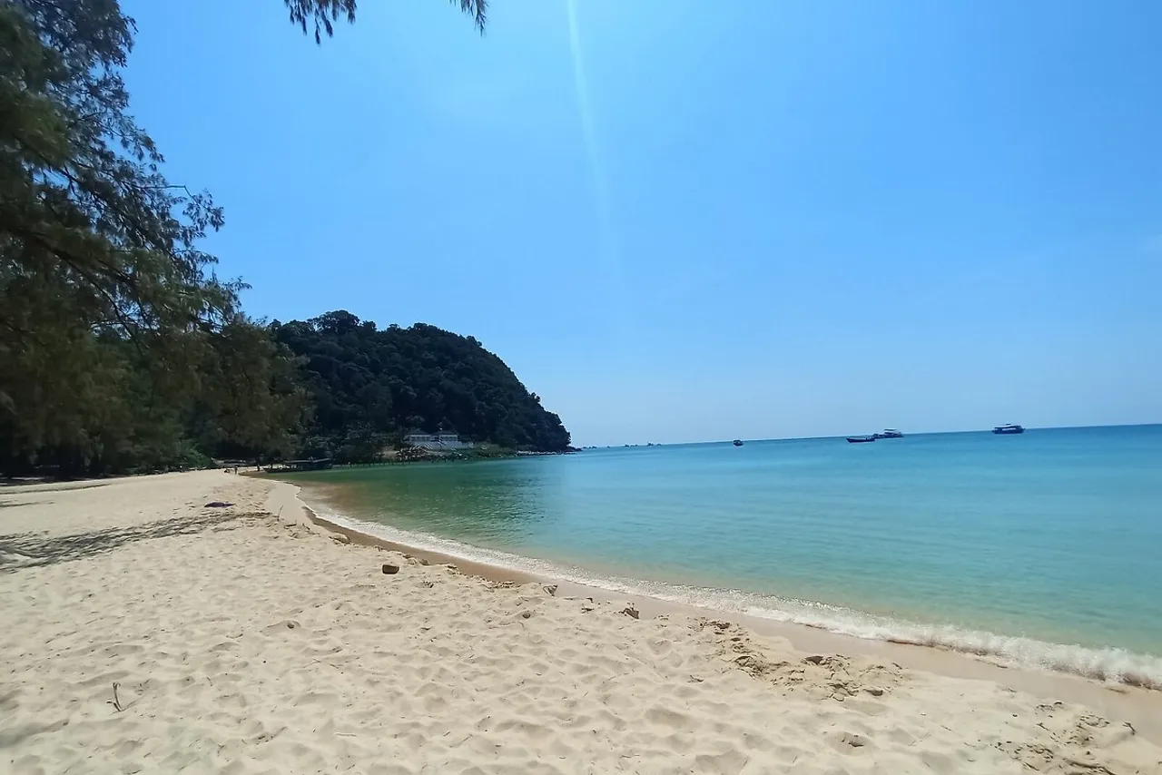 Lazy Beach — rooms and atmosphere
