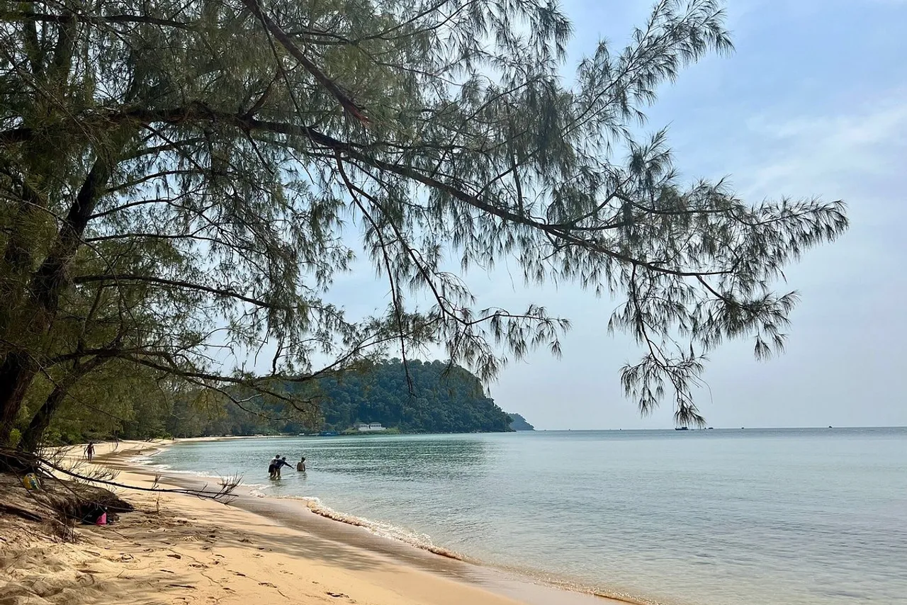 Lazy Beach — rooms and atmosphere