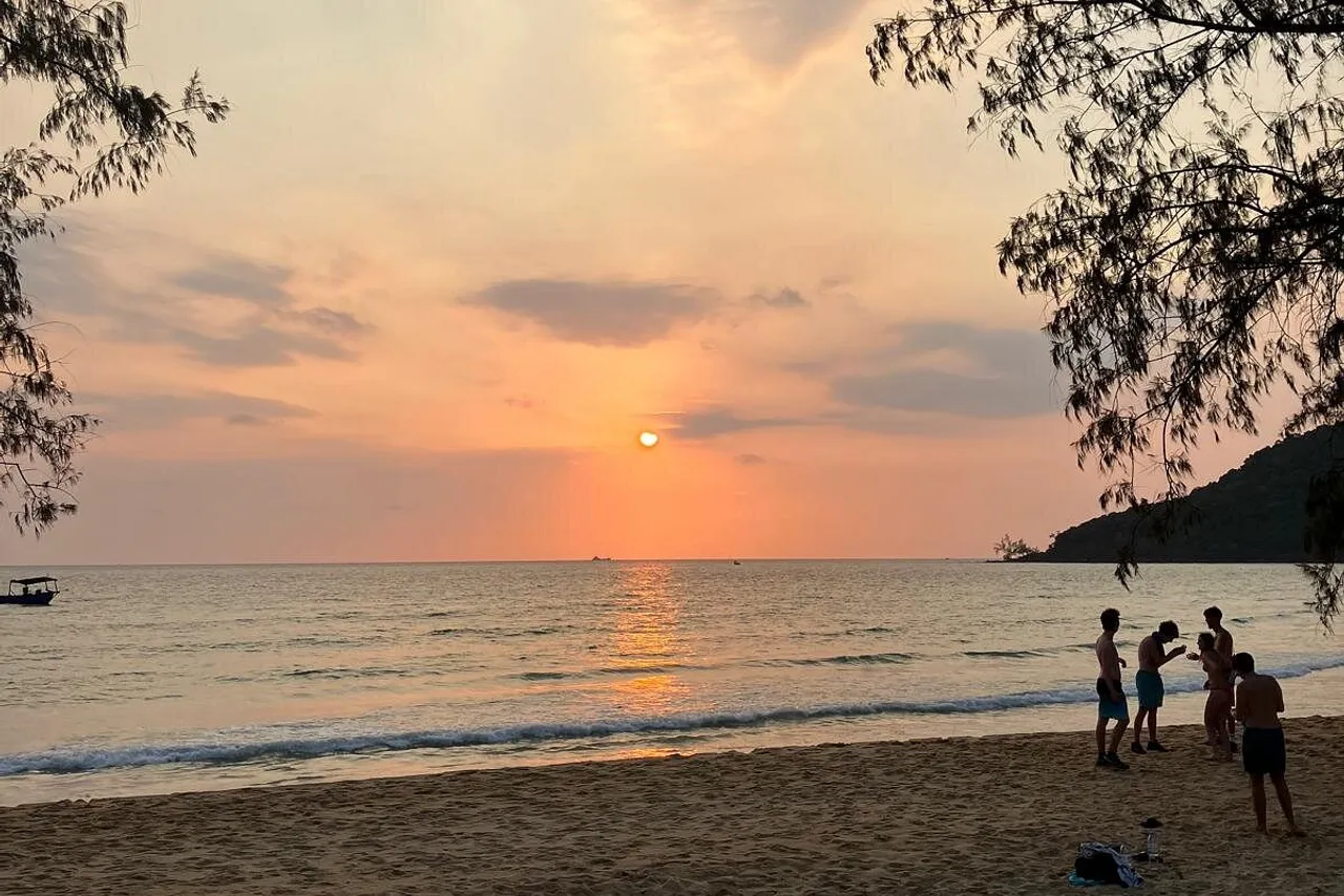 Lazy Beach — rooms and atmosphere