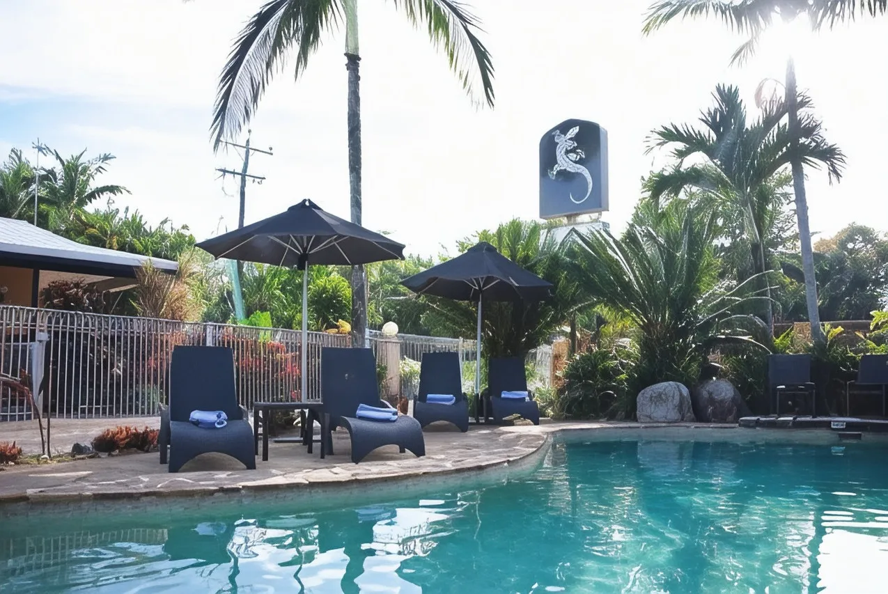 Lazy Lizard Motor Inn — rooms and atmosphere