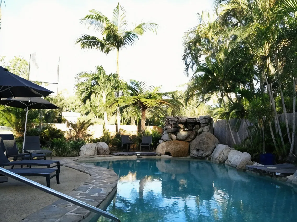 Lazy Lizard Motor Inn — rooms and atmosphere