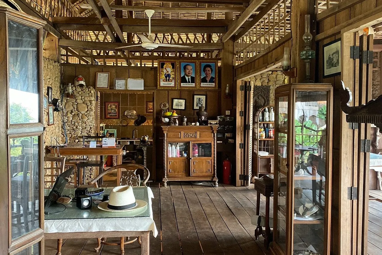 Le Bout du Monde - Khmer Lodge — rooms and atmosphere