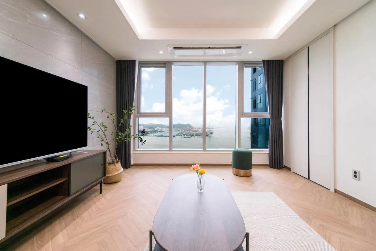 Le Collective Busan Station — rooms and atmosphere