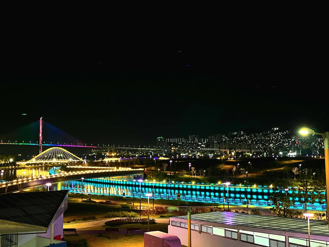 Le Collective Busan Station — rooms and atmosphere