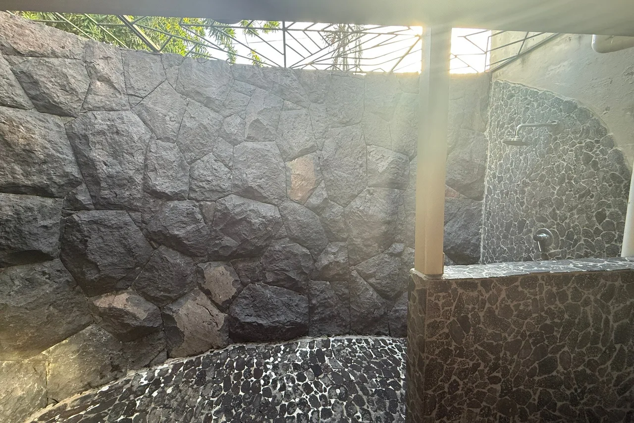 Le Manumea Hotel — rooms and atmosphere