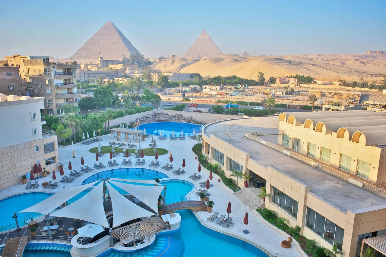 Le Méridien Pyramids Hotel & Spa — rooms and atmosphere