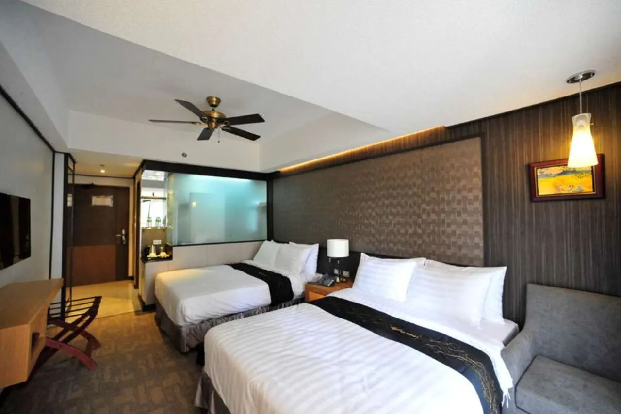 Le Monet Hotel — rooms and atmosphere