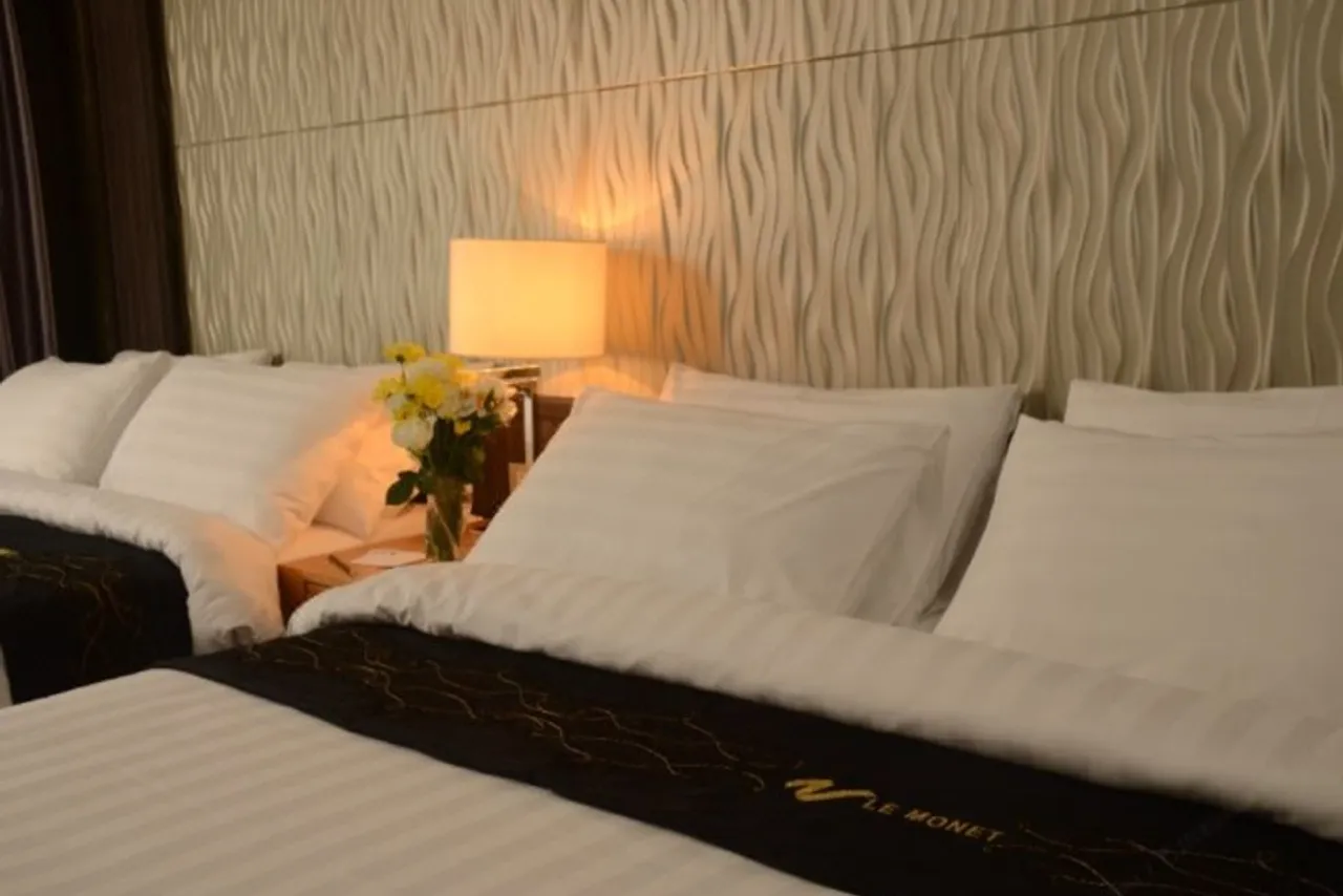 Le Monet Hotel — rooms and atmosphere