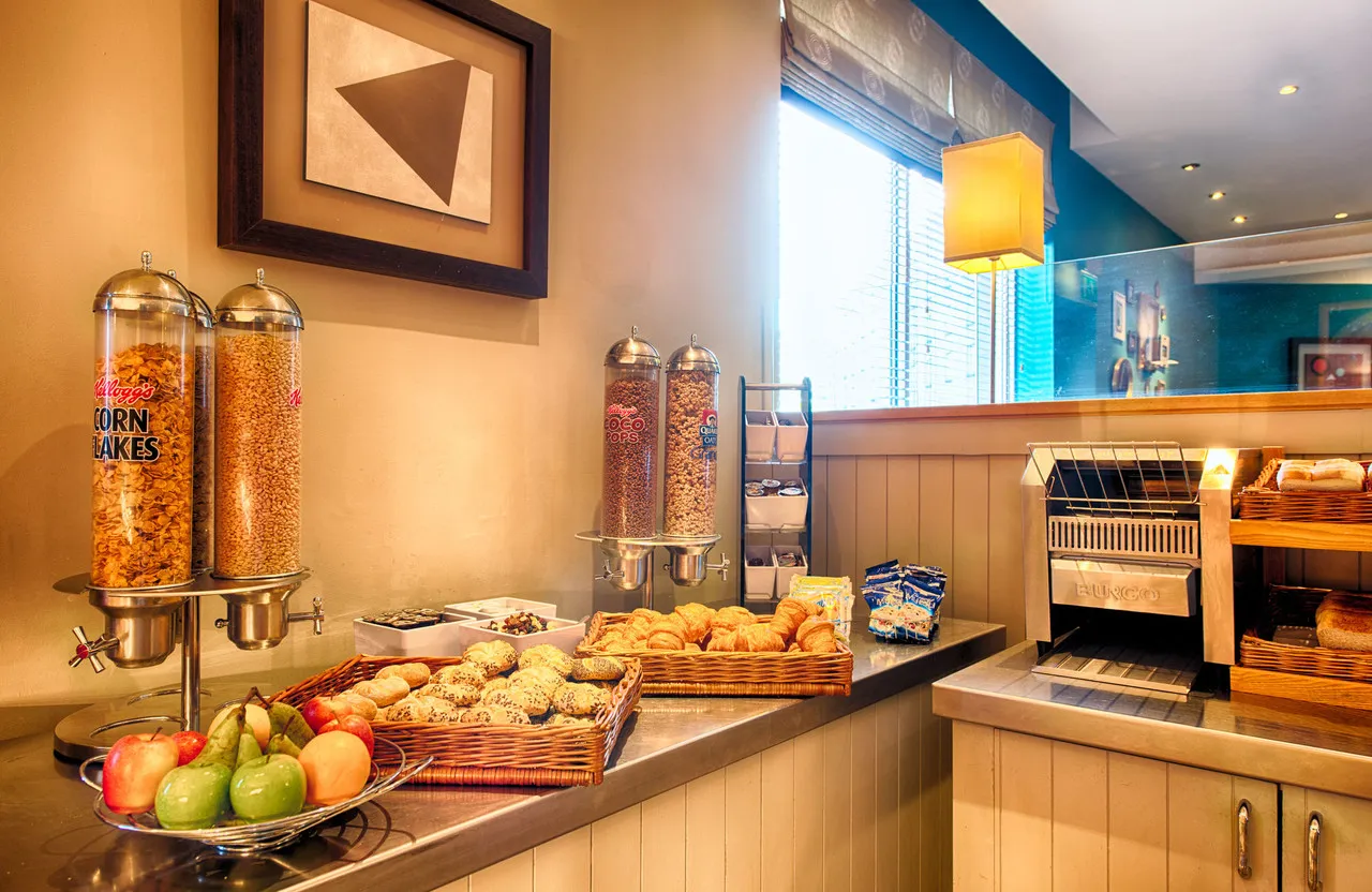Leonardo Royal Hotel Edinburgh Haymarket — rooms and atmosphere
