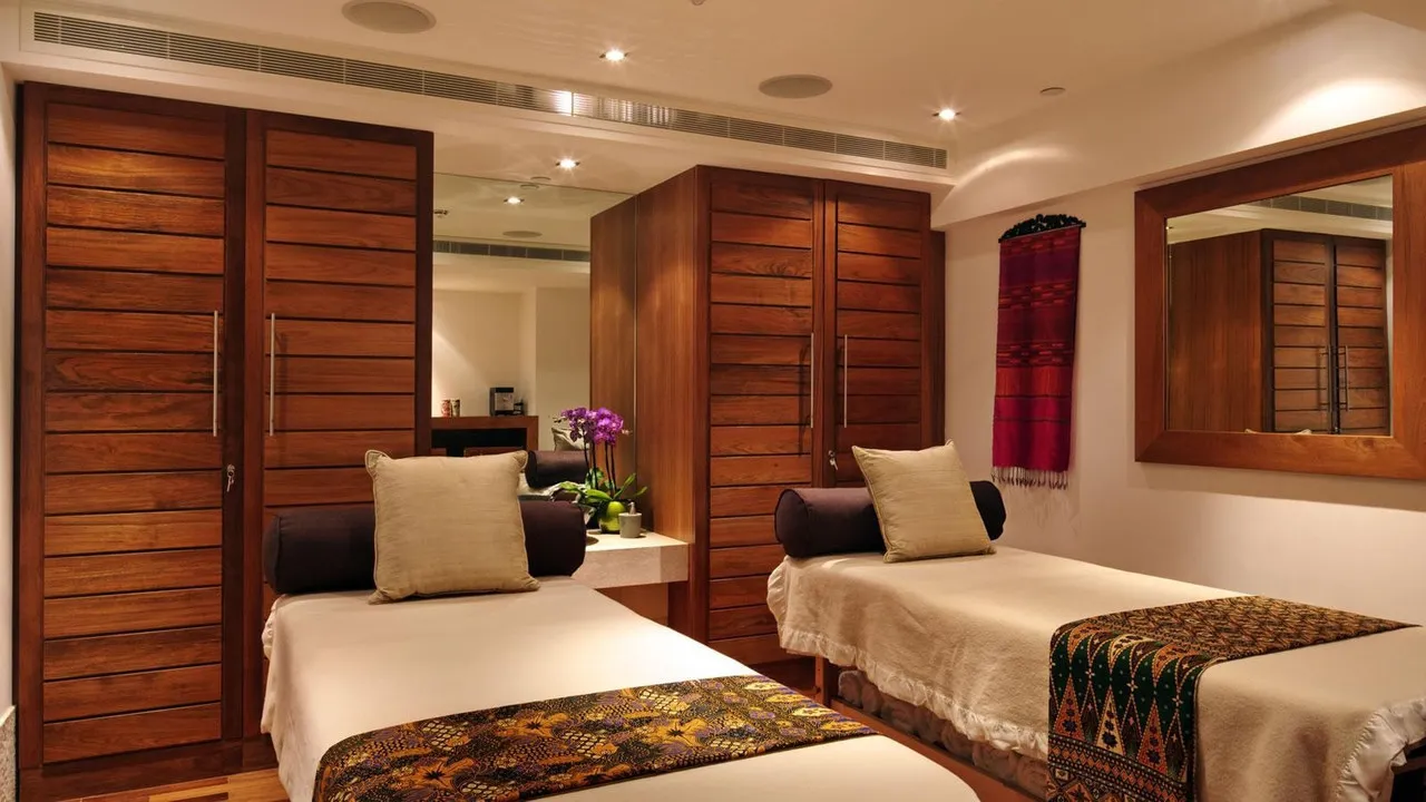 Leonardo Royal London St Paul's — rooms and atmosphere