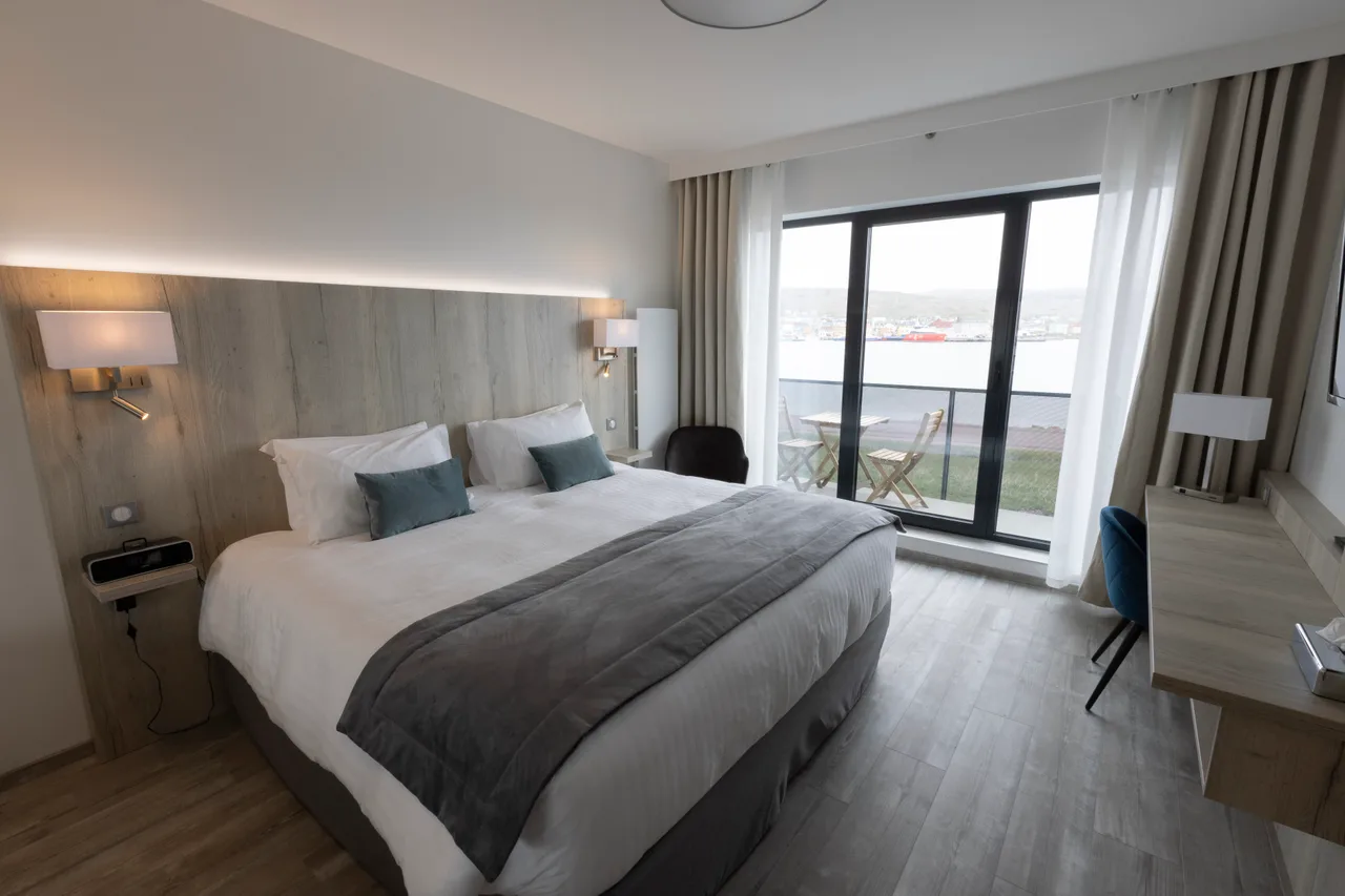 Les Terrasses du Port SPM — rooms and atmosphere