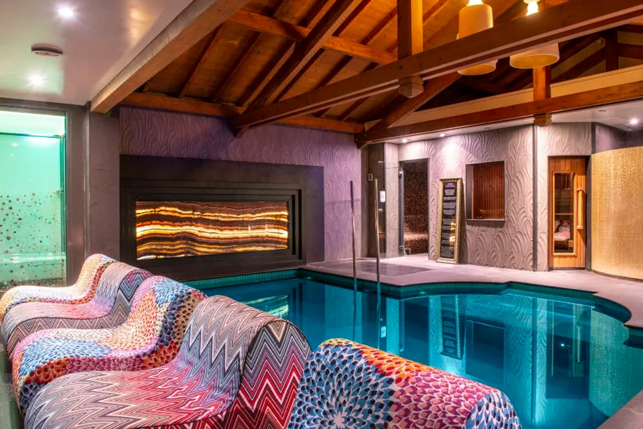 Les Trésoms Lake and Spa Resort — rooms and atmosphere