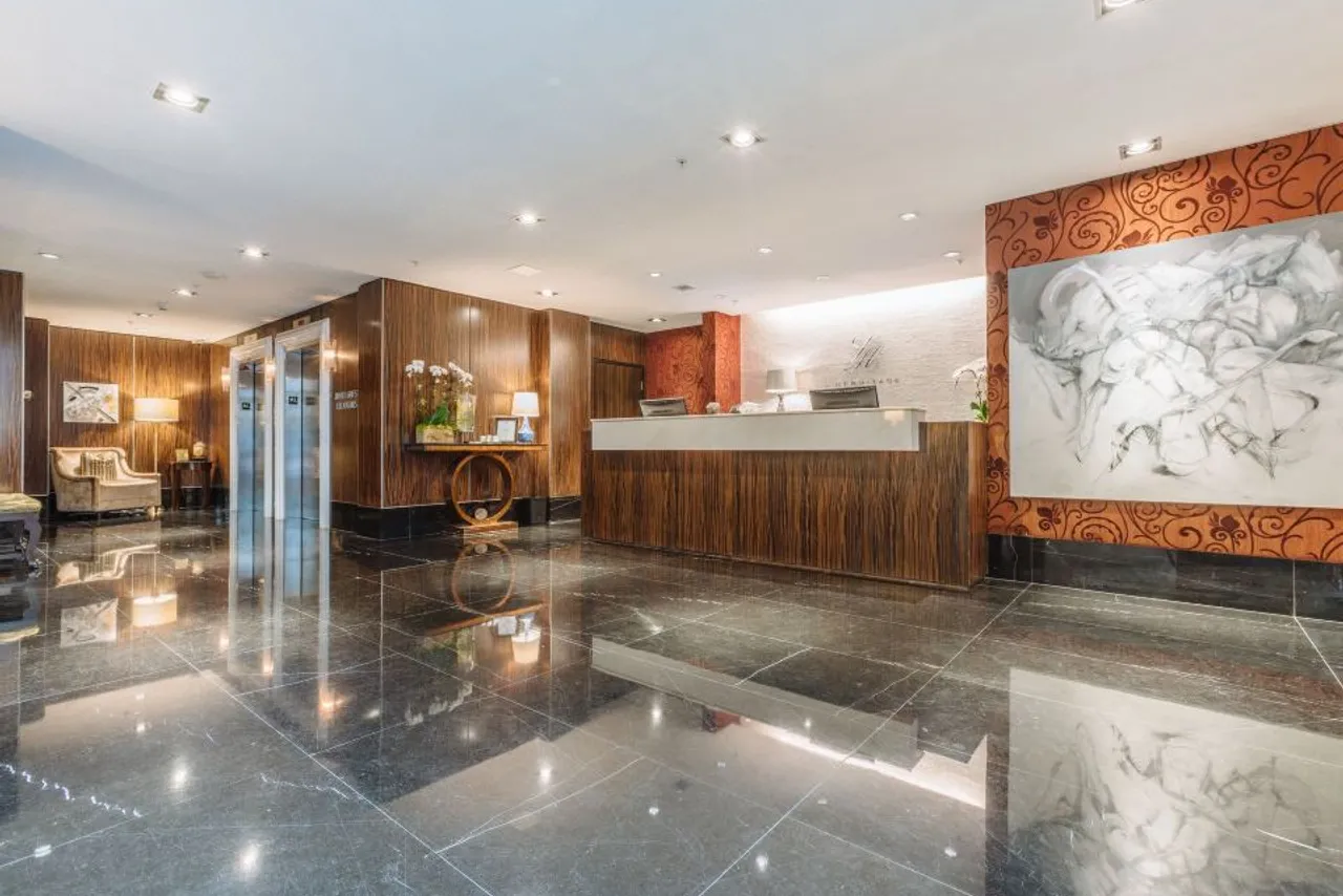 L'Hermitage Hotel — rooms and atmosphere