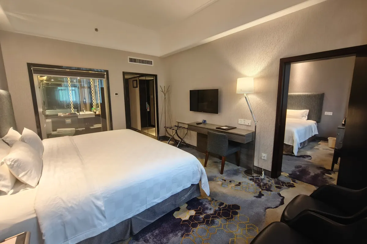 Shenzhen Lido Hotel — rooms and atmosphere
