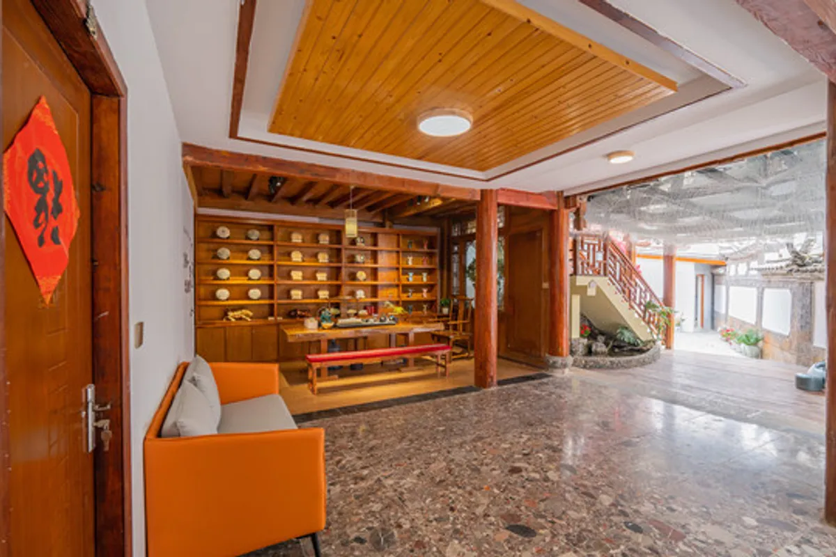 Lijiang Rongyi Homestay (Secret Garden) — rooms and atmosphere