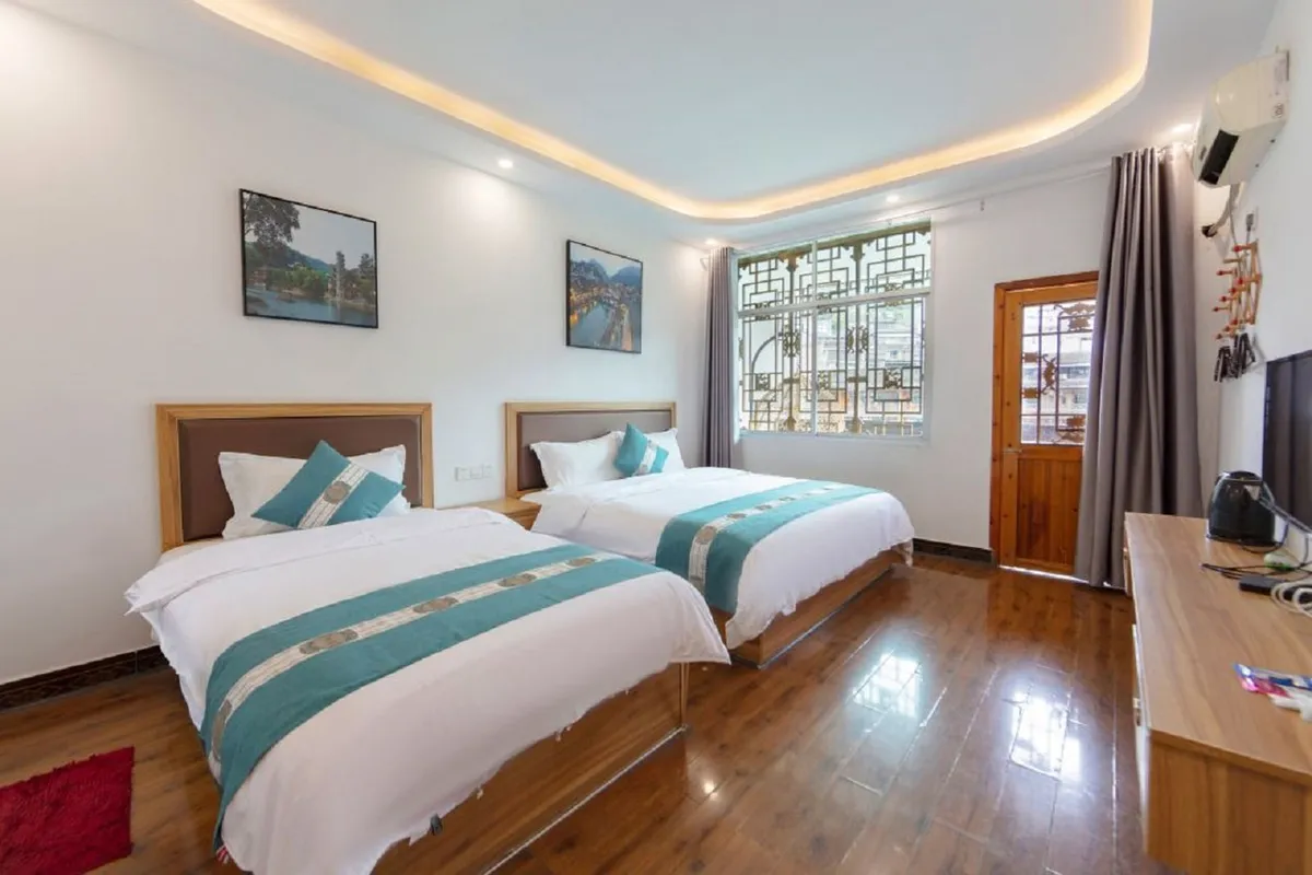 Linjiang Inn of Fenghuang — rooms and atmosphere