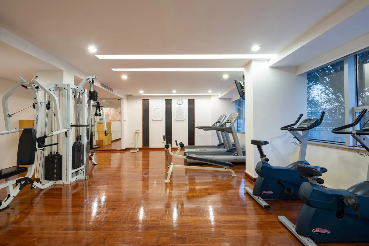 Liuhua Hotel — rooms and atmosphere