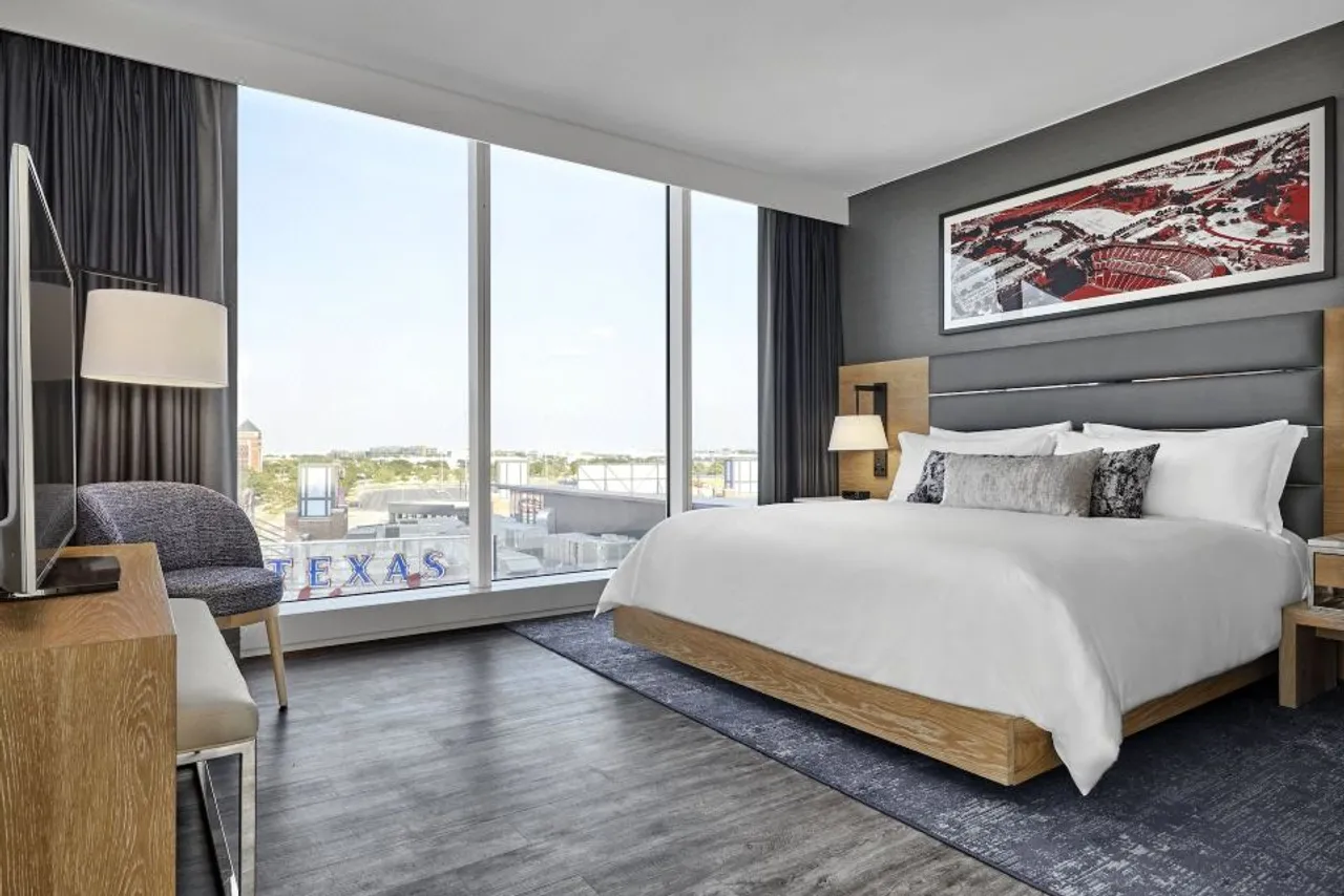 Live! by Loews - Arlington, TX — rooms and atmosphere
