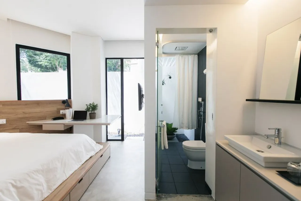 Lloyd's Inn Singapore — rooms and atmosphere