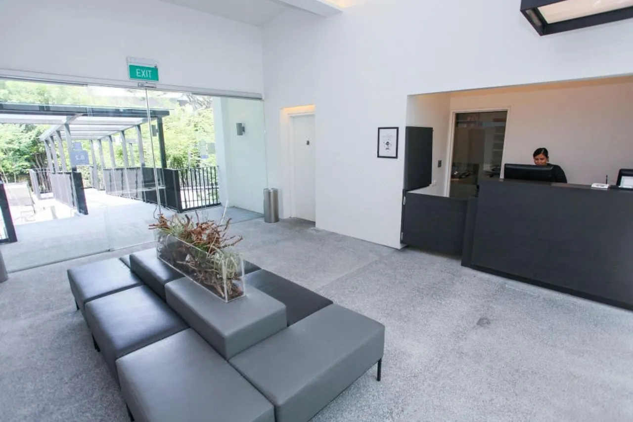 Lloyd's Inn Singapore — rooms and atmosphere