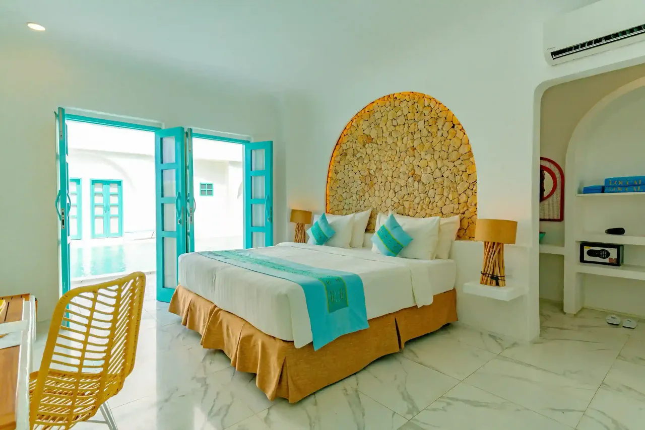 Loccal Collection Hotel Komodo — rooms and atmosphere