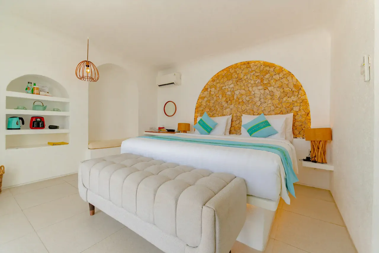 Loccal Collection Hotel Komodo — rooms and atmosphere