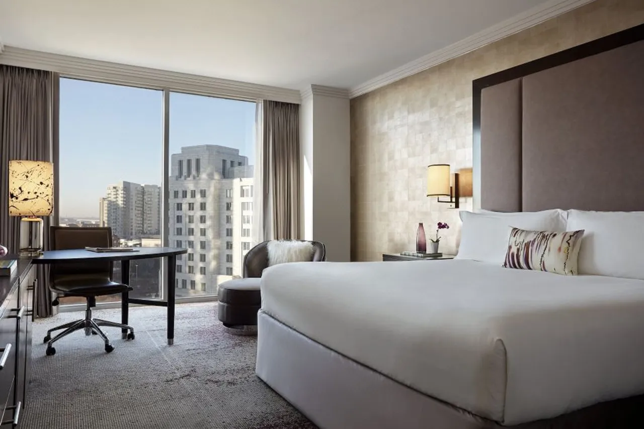Loews Atlanta Hotel — rooms and atmosphere