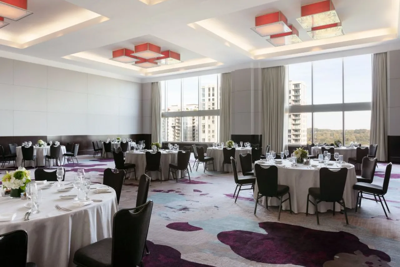 Loews Atlanta Hotel — rooms and atmosphere