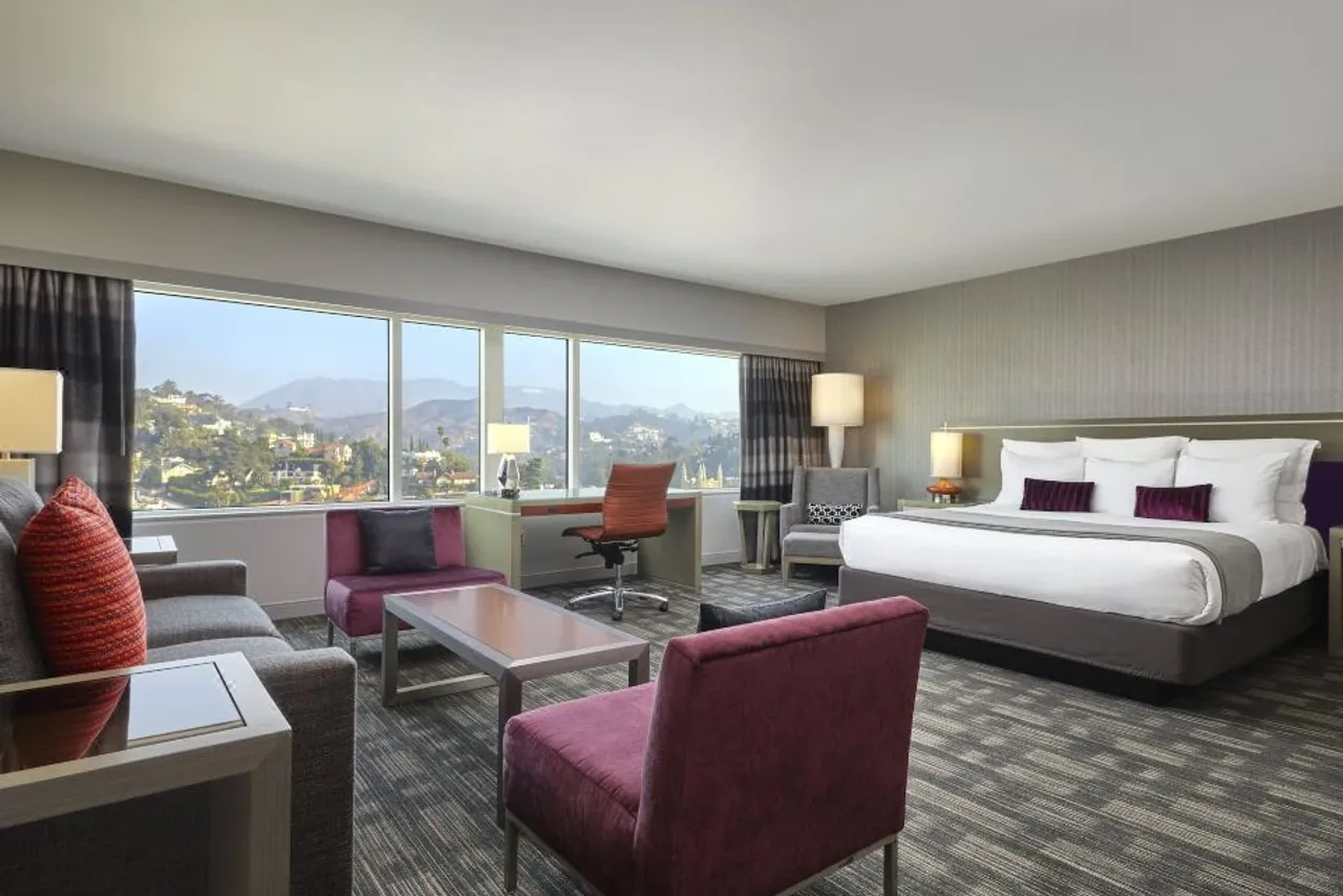 Loews Hollywood Hotel — rooms and atmosphere