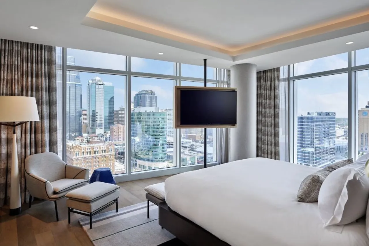 Loews Kansas City Hotel — rooms and atmosphere