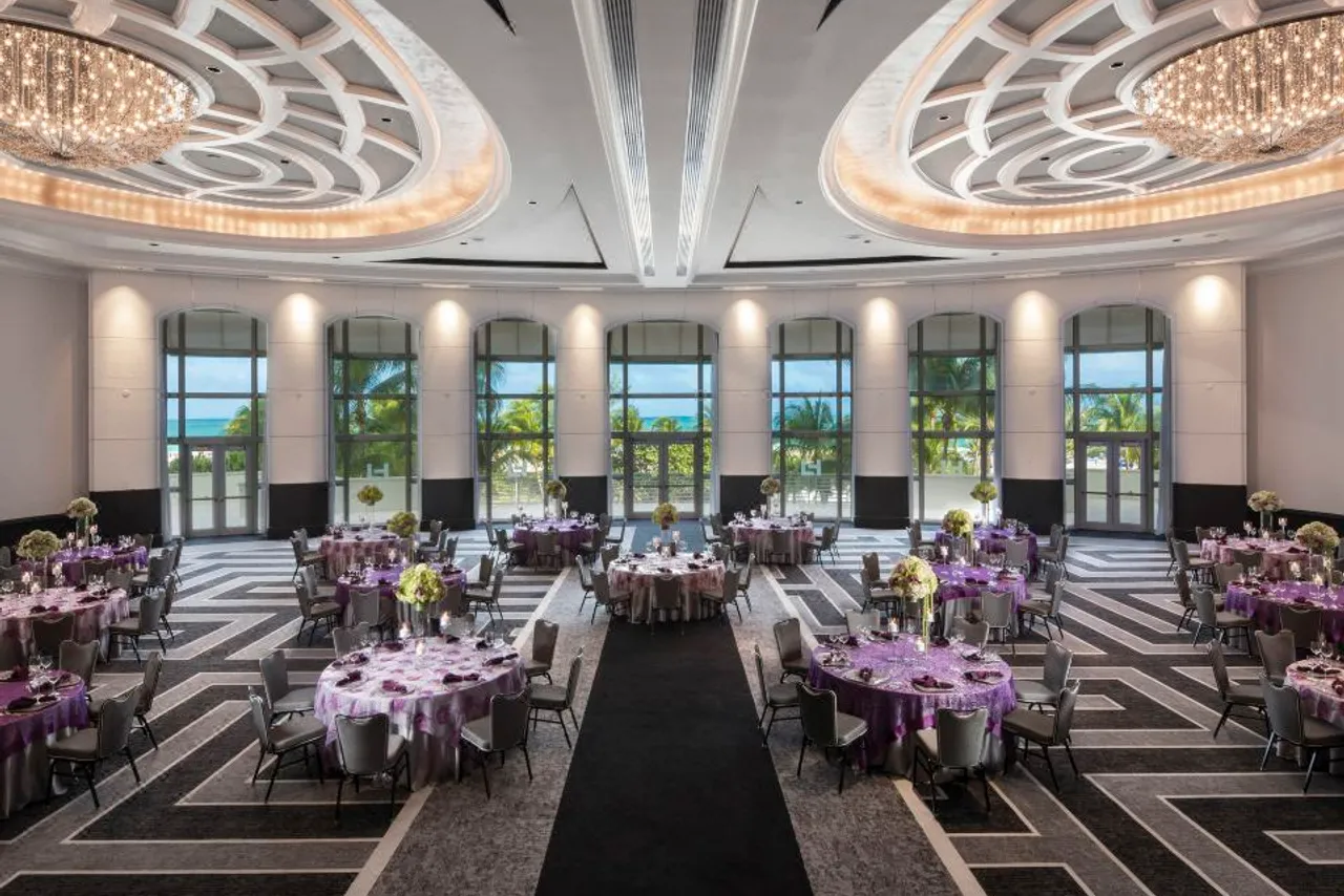 Loews Miami Beach Hotel — rooms and atmosphere