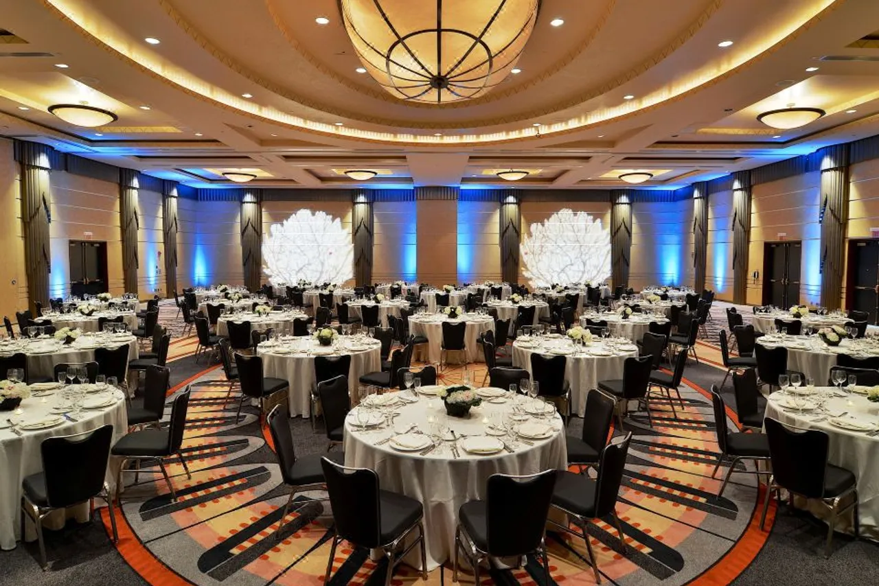 Loews Philadelphia Hotel — rooms and atmosphere