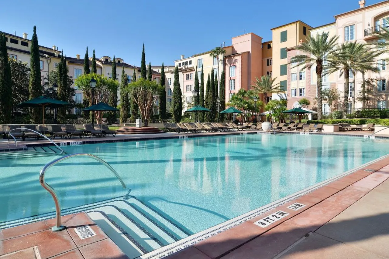 Loews Portofino Bay Hotel at Universal Orlando Resort — rooms and atmosphere