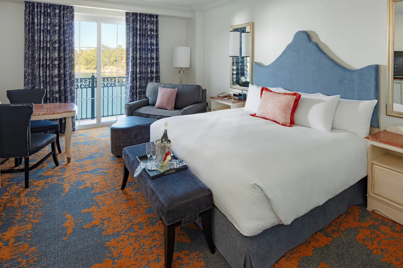 Loews Portofino Bay Hotel at Universal Orlando Resort — rooms and atmosphere