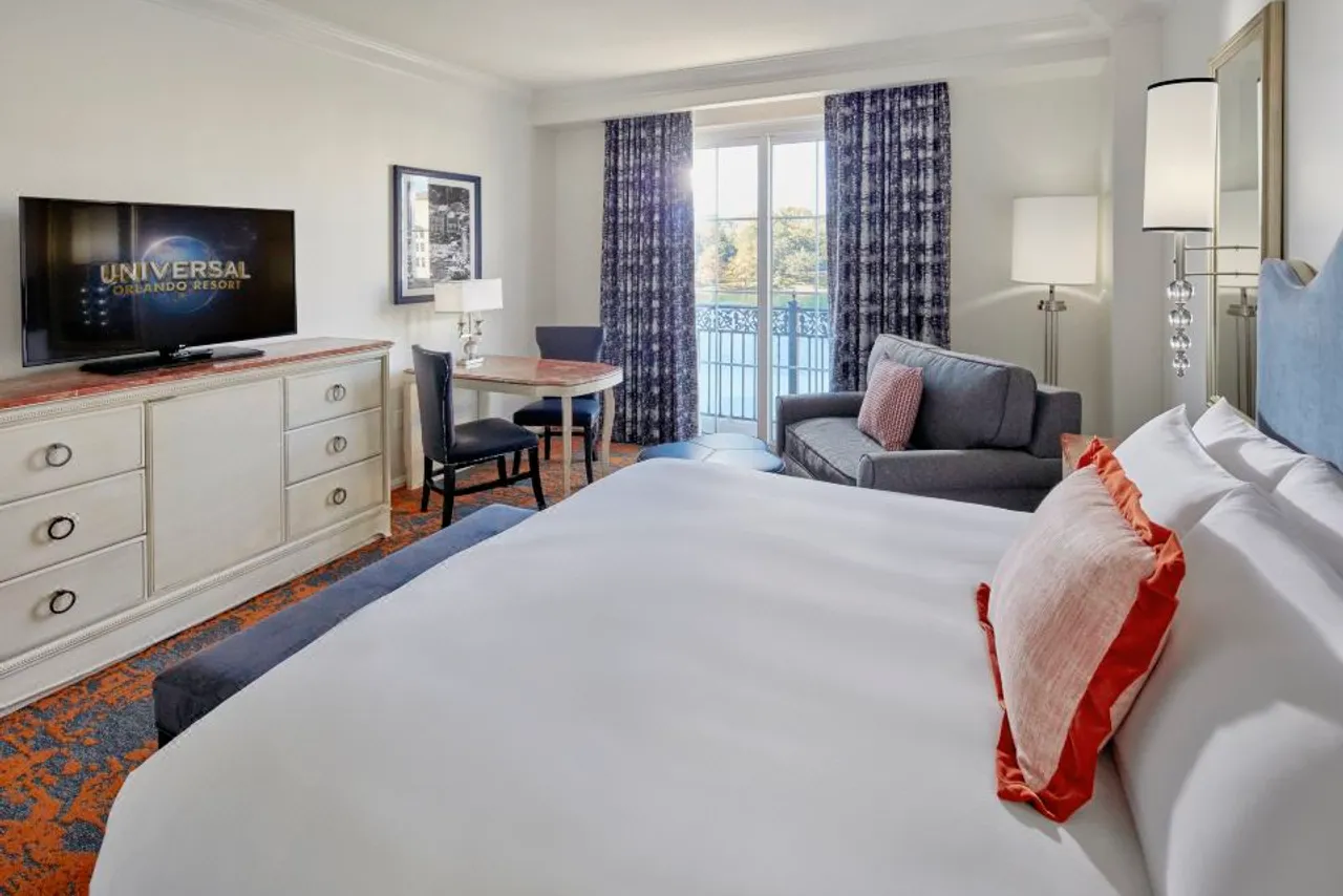 Loews Portofino Bay Hotel at Universal Orlando Resort — rooms and atmosphere