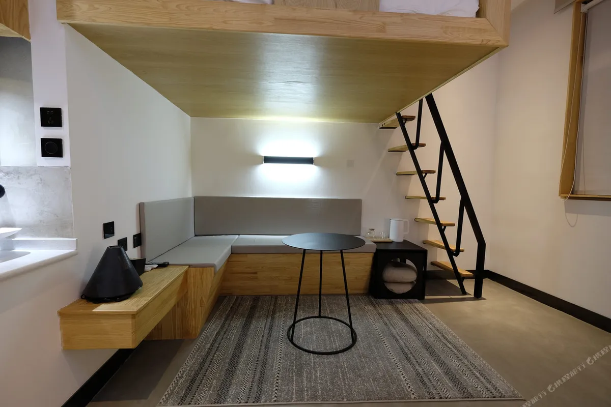 Loft Travelling Hotel — rooms and atmosphere