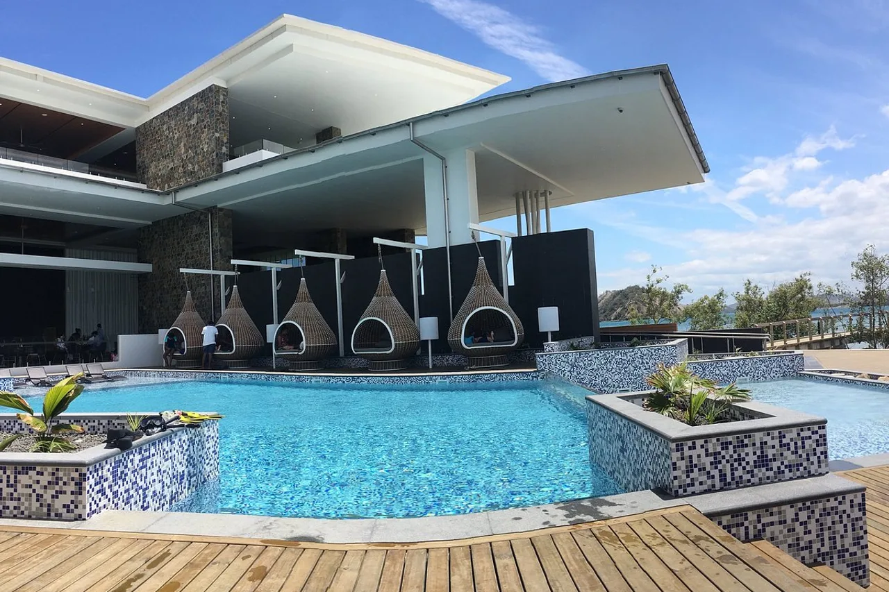 Loloata Island Resort — rooms and atmosphere
