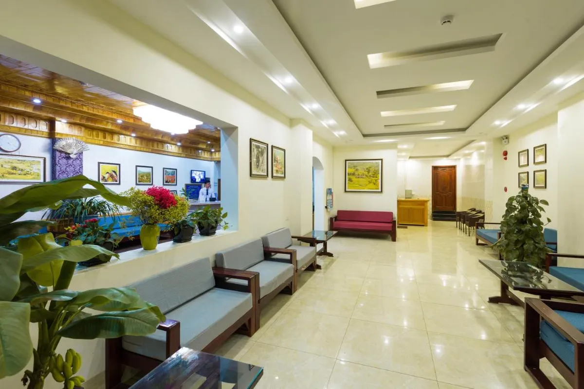 London Sapa Hotel — rooms and atmosphere