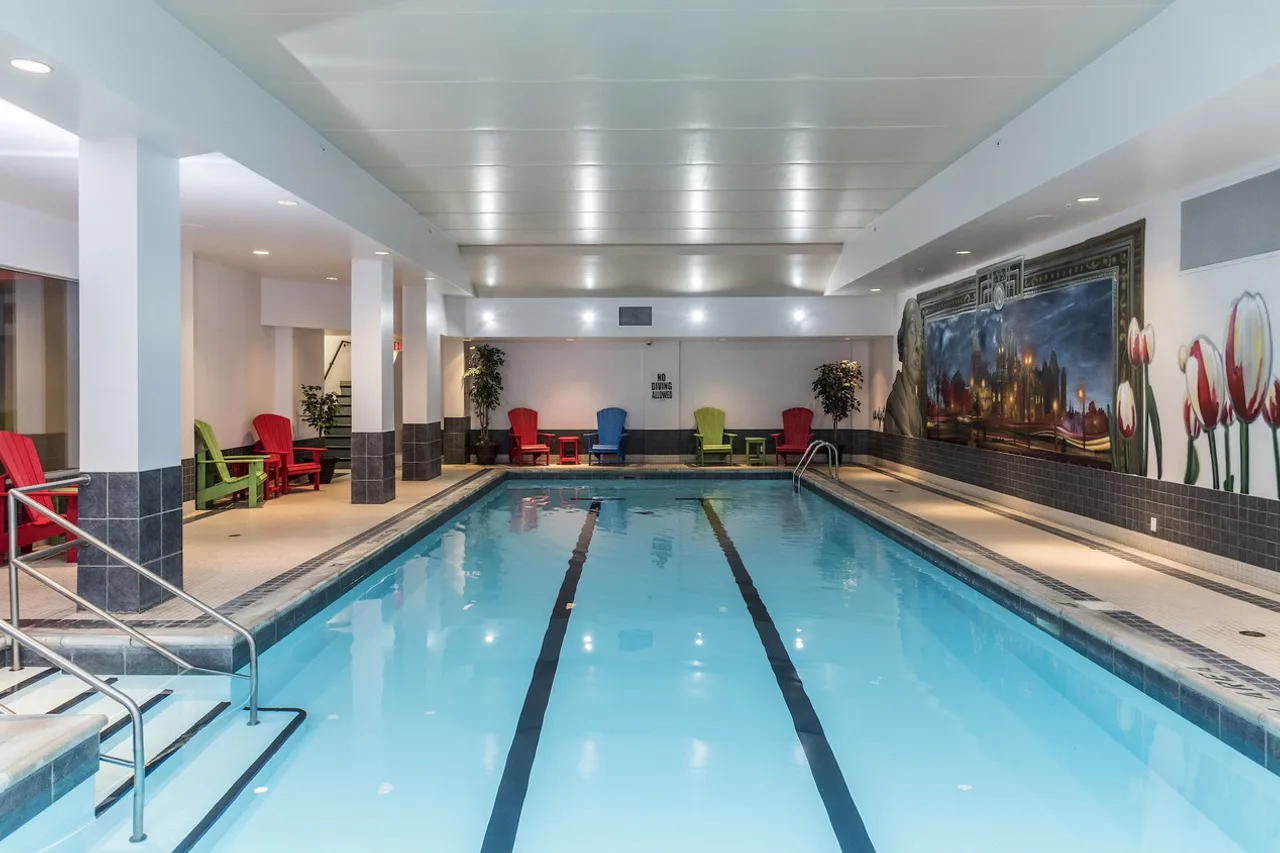 Lord Elgin Hotel — rooms and atmosphere