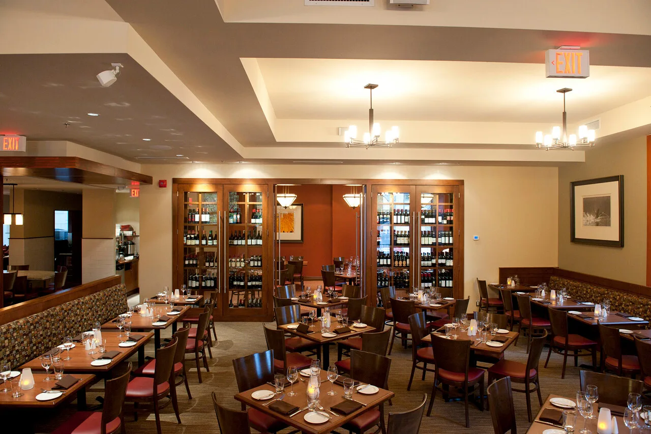 Lord Elgin Hotel — rooms and atmosphere